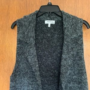 Long vest with front pockets